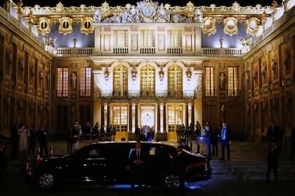 El presidente de Estados Unidos, Donald Trump, sale del Palacio de Versalles en la madrugada del jueves 18 de junio de 2026, en Versalles, Francia