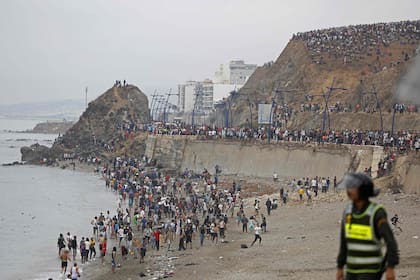 Al menos 50.000 personas entraron a Ceuta el jueves