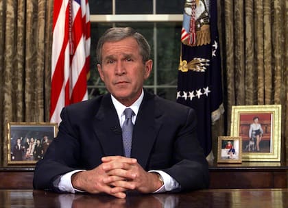 El entonces presidente George W. Bush, en su mensaje a la nación el 11 de septiembre de 2001, desde el Salón Oval.